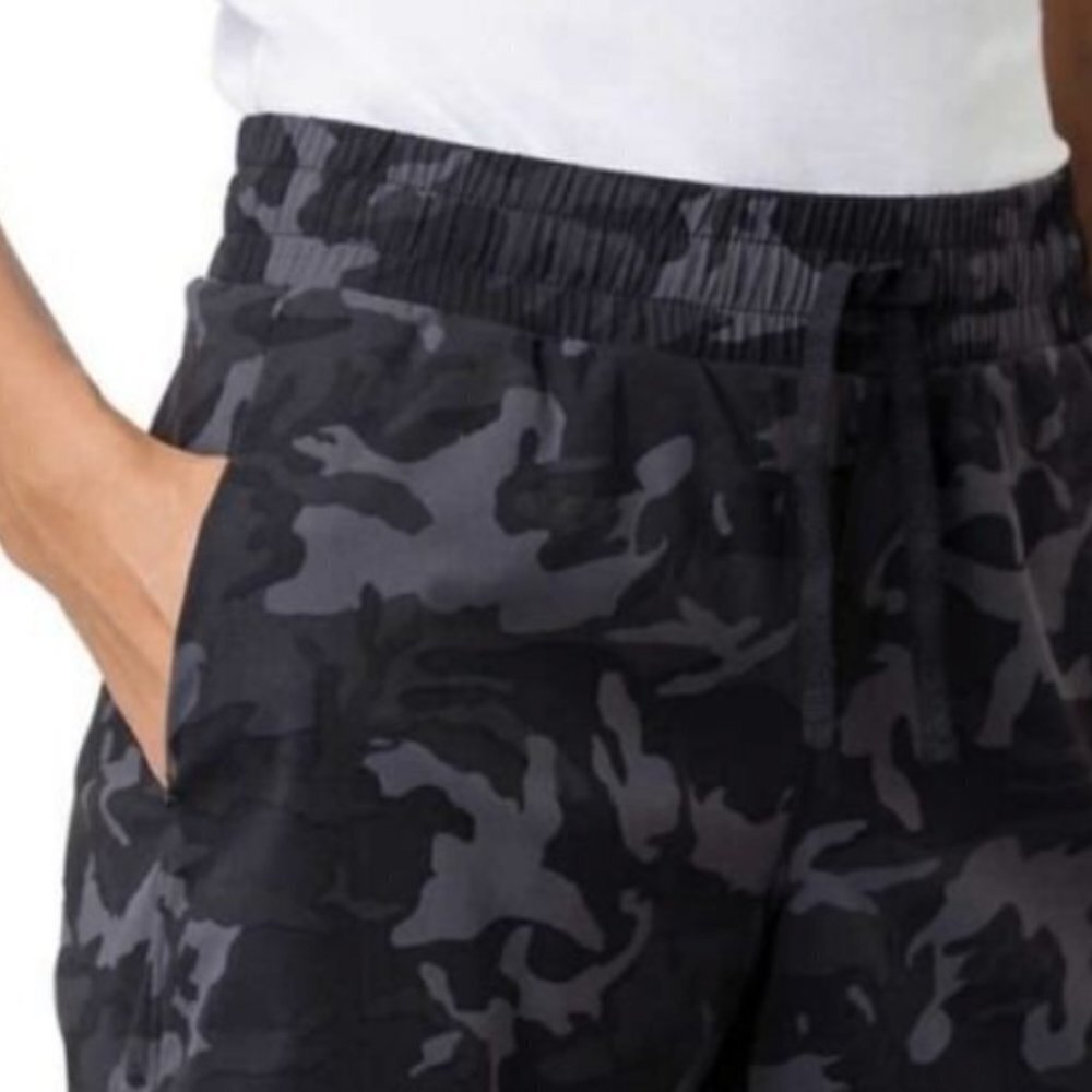 Tuff Athletics Women's Black Camo Quick Dry Active Shorts, size S NWT - Picture 3 of 7